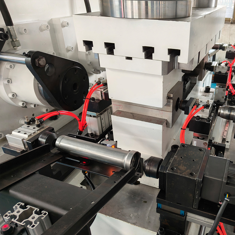 Automatic loading steel pipe expanding and reducing machine 