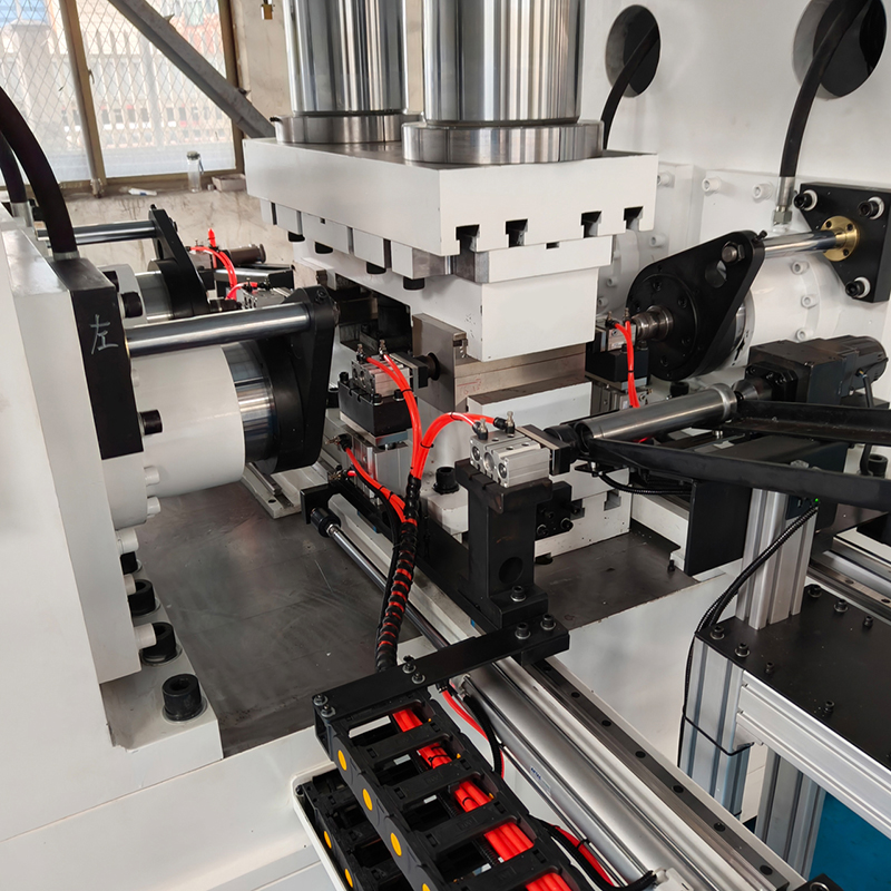 Automatic loading steel pipe expanding and reducing machine 