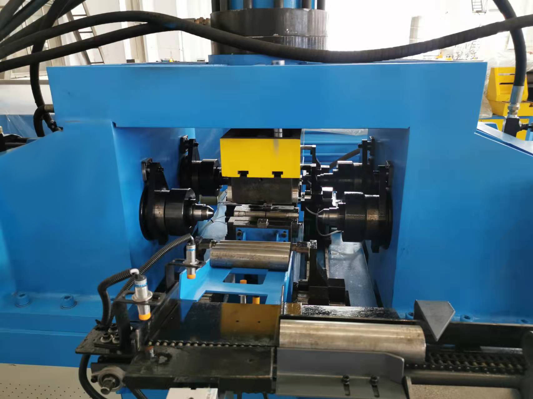 Customerization Automataic loading TM130CNC pipe end forming machine